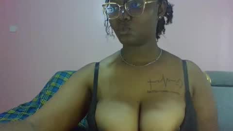 Snapshot of sexy_helle chatting on September 29, 2025, 6:18 am sexy_helle online show from September 29, 2025, 6:18 am