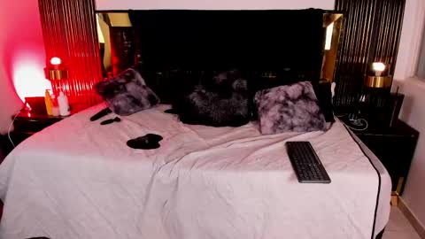 Snapshot of sexy_hot_milf_ chatting on May 2, 2026, 5:01 am Dafne online show from May 2, 2026, 5:01 am