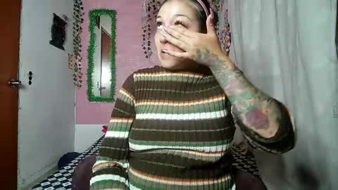 Snapshot of sexy_lolas chatting on May 19, 2026, 4:19 am sexy lolas online show from May 19, 2026, 4:19 am