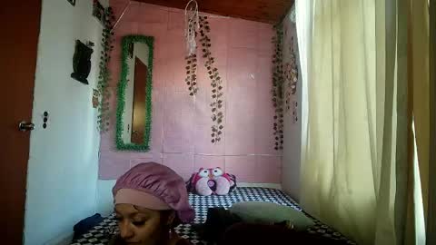 Snapshot of sexy_lolas chatting on May 24, 2026, 10:48 pm sexy lolas online show from May 24, 2026, 10:48 pm