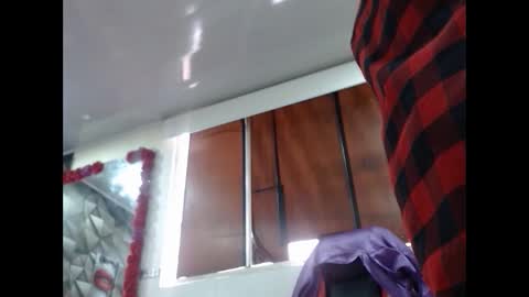 Snapshot of sexy_mature_hot01 chatting on September 25, 2025, 6:00 pm MARIPOSA online show from September 25, 2025, 6:00 pm