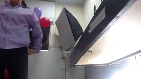 Snapshot of sexy_mature_hot01 chatting on October 9, 2025, 12:14 pm MARIPOSA online show from October 9, 2025, 12:14 pm