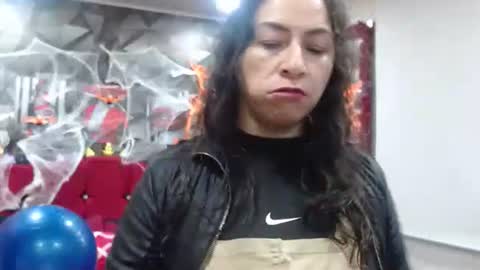 Snapshot of sexy_mature_hot01 chatting on October 26, 2025, 12:11 pm MARIPOSA online show from October 26, 2025, 12:11 pm