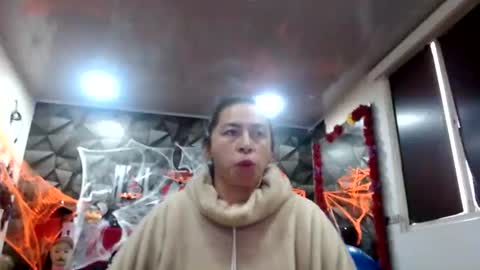 Snapshot of sexy_mature_hot01 chatting on October 28, 2025, 12:19 pm MARIPOSA online show from October 28, 2025, 12:19 pm