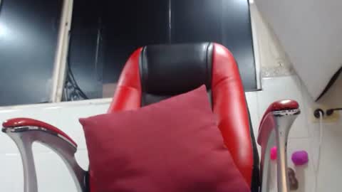 Snapshot of sexy_mature_hot01 chatting on October 29, 2025, 12:24 am MARIPOSA online show from October 29, 2025, 12:24 am