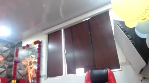 Snapshot of sexy_mature_hot01 chatting on October 29, 2025, 12:29 pm MARIPOSA online show from October 29, 2025, 12:29 pm