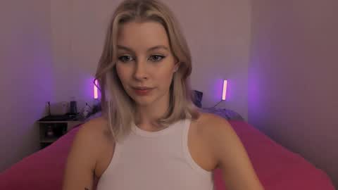 Ellie Mia online show from December 4, 2024, 4:38 pm