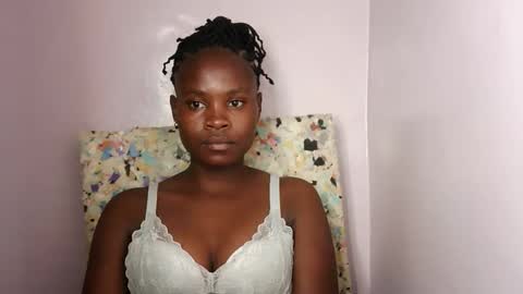 Molyne online show from February 8, 2026, 7:39 pm