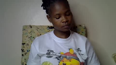 Molyne online show from April 15, 2026, 5:03 am