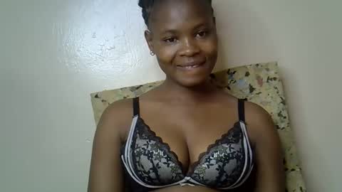Snapshot of sexy_molyne chatting on April 17, 2026, 11:52 pm Molyne online show from April 17, 2026, 11:52 pm