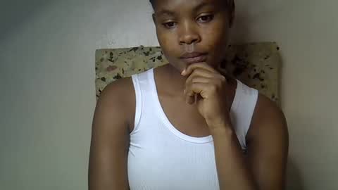 Snapshot of sexy_molyne chatting on April 24, 2026, 12:24 am Molyne online show from April 24, 2026, 12:24 am