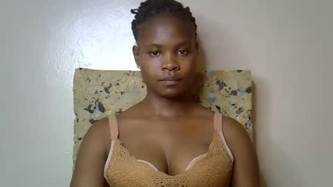 Snapshot of sexy_molyne chatting on April 27, 2026, 11:19 am Molyne online show from April 27, 2026, 11:19 am