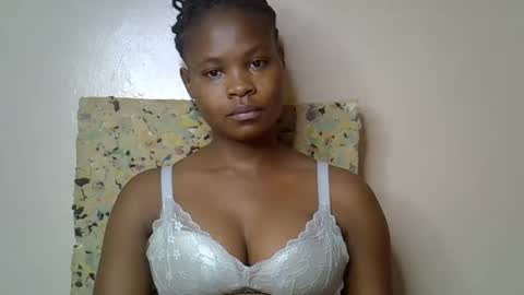Snapshot of sexy_molyne chatting on April 27, 2026, 11:36 pm Molyne online show from April 27, 2026, 11:36 pm
