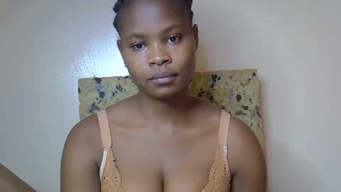 Snapshot of sexy_molyne chatting on May 1, 2026, 1:37 pm Molyne online show from May 1, 2026, 1:37 pm