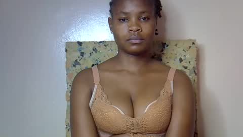 Snapshot of sexy_molyne chatting on May 12, 2026, 1:30 pm Molyne online show from May 12, 2026, 1:30 pm