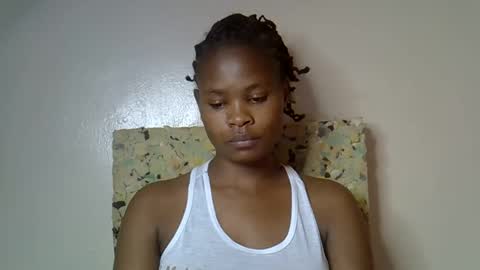 Snapshot of sexy_molyne chatting on May 14, 2026, 1:18 pm Molyne online show from May 14, 2026, 1:18 pm