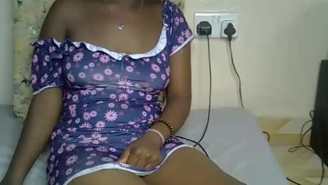 Snapshot of sexy_molyne chatting on May 21, 2026, 2:02 pm Molyne online show from May 21, 2026, 2:02 pm