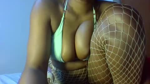 Snapshot of sexy_natallie chatting on December 22, 2024, 12:27 pm natallie online show from December 22, 2024, 12:27 pm