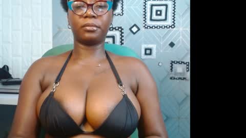 Snapshot of sexy_pearl12 chatting on December 8, 2024, 6:28 pm zoe online show from December 8, 2024, 6:28 pm