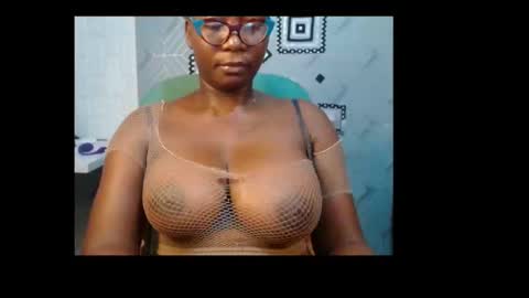 Snapshot of sexy_pearl12 chatting on December 29, 2024, 6:27 pm zoe online show from December 29, 2024, 6:27 pm