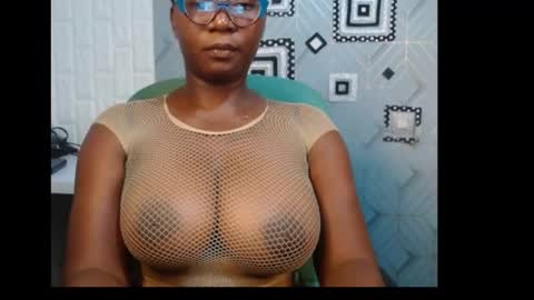 Snapshot of sexy_pearl12 chatting on January 11, 2025, 6:33 pm zoe online show from January 11, 2025, 6:33 pm