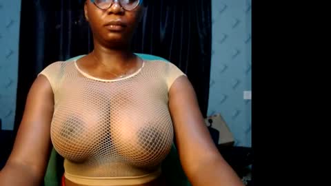 Snapshot of sexy_pearl12 chatting on January 28, 2025, 8:14 am zoe online show from January 28, 2025, 8:14 am