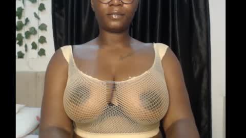 Snapshot of sexy_pearl12 chatting on September 24, 2025, 6:55 pm zoe online show from September 24, 2025, 6:55 pm