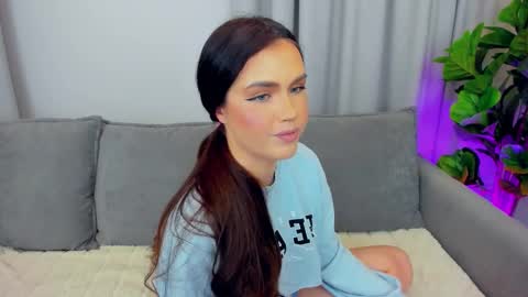 Snapshot of sexyangeloux chatting on February 24, 2026, 9:35 pm Lou online show from February 24, 2026, 9:35 pm