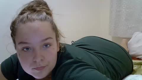 Snapshot of sexyayo666 chatting on September 24, 2025, 6:44 pm ALAYA  online show from September 24, 2025, 6:44 pm