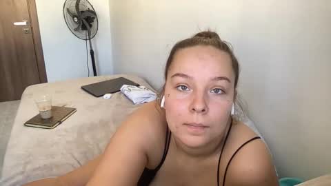 Snapshot of sexyayo666 chatting on September 30, 2025, 11:15 am ALAYA  online show from September 30, 2025, 11:15 am