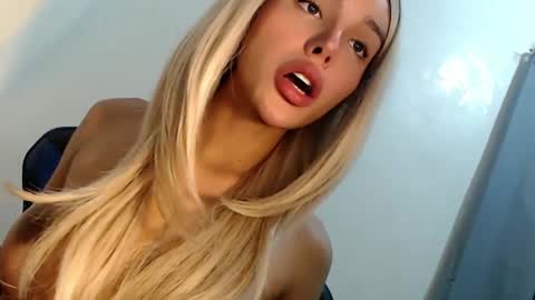 Seraphina Blaze online show from February 22, 2025, 10:18 am