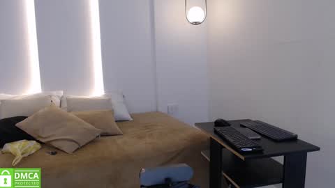 Snapshot of sexychanell_18 chatting on December 31, 2024, 12:46 pm chanell and yina online show from December 31, 2024, 12:46 pm