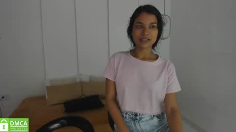 Snapshot of sexychanell_18 chatting on January 6, 2025, 12:46 pm chanell and yina online show from January 6, 2025, 12:46 pm