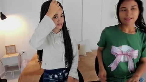 Snapshot of sexychanell_18 chatting on February 25, 2025, 12:55 pm chanell and yina online show from February 25, 2025, 12:55 pm