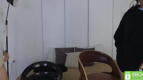 Snapshot of sexychanell_18 chatting on September 19, 2025, 1:01 pm chanell and yina online show from September 19, 2025, 1:01 pm