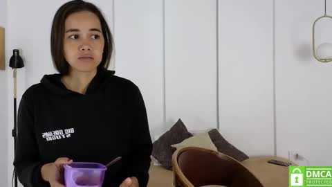 chanell and yina online show from November 24, 2025, 1:22 pm