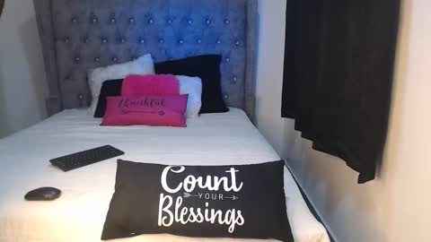 sexychocco online show from November 18, 2025, 3:56 am