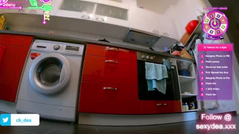 Snapshot of sexydea chatting on October 30, 2025, 12:50 pm XDA online show from October 30, 2025, 12:50 pm