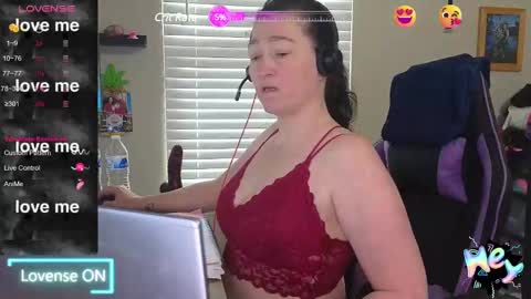 Snapshot of sexydistraction1 chatting on February 10, 2025, 4:36 pm  SexyDistraction  online show from February 10, 2025, 4:36 pm