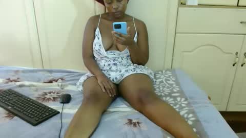 Snapshot of sexydollsx chatting on October 22, 2025, 5:52 am sexydollsx online show from October 22, 2025, 5:52 am