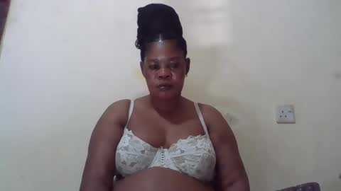 Snapshot of sexydove2 chatting on February 10, 2025, 5:19 pm EMILY online show from February 10, 2025, 5:19 pm