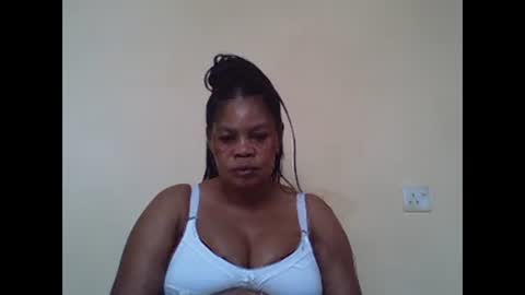 Snapshot of sexydove2 chatting on February 12, 2025, 6:40 am EMILY online show from February 12, 2025, 6:40 am