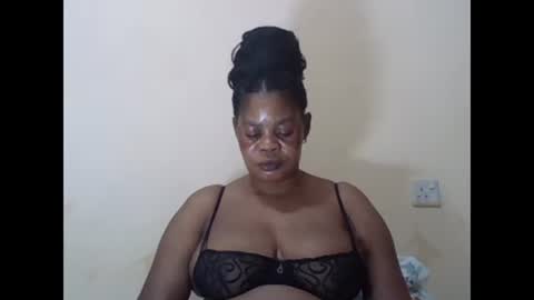 Snapshot of sexydove2 chatting on February 14, 2025, 7:02 pm EMILY online show from February 14, 2025, 7:02 pm