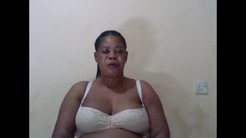 Snapshot of sexydove2 chatting on February 18, 2025, 3:31 am EMILY online show from February 18, 2025, 3:31 am