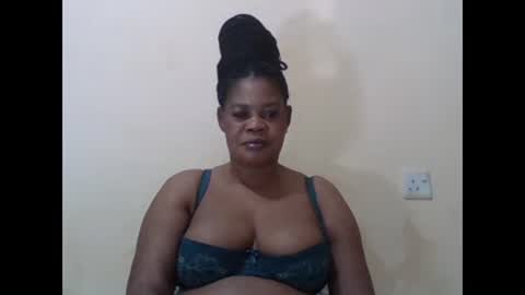 Snapshot of sexydove2 chatting on February 25, 2025, 2:14 am EMILY online show from February 25, 2025, 2:14 am