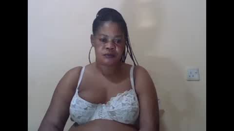 Snapshot of sexydove2 chatting on March 7, 2025, 2:36 am EMILY online show from March 7, 2025, 2:36 am
