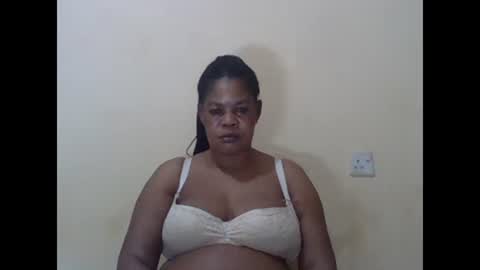 Snapshot of sexydove2 chatting on March 11, 2025, 2:43 am EMILY online show from March 11, 2025, 2:43 am