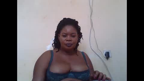 Snapshot of sexydove2 chatting on September 19, 2025, 7:43 am EMILY online show from September 19, 2025, 7:43 am