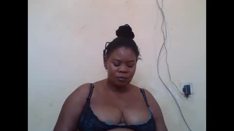 Snapshot of sexydove2 chatting on September 30, 2025, 7:35 am EMILY online show from September 30, 2025, 7:35 am