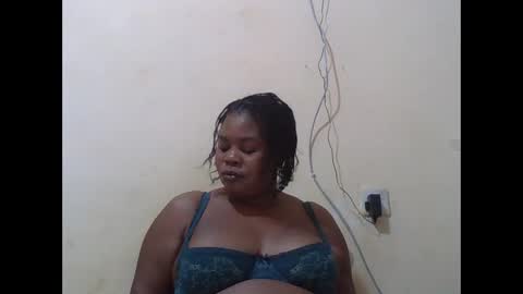 Snapshot of sexydove2 chatting on October 3, 2025, 7:11 pm EMILY online show from October 3, 2025, 7:11 pm